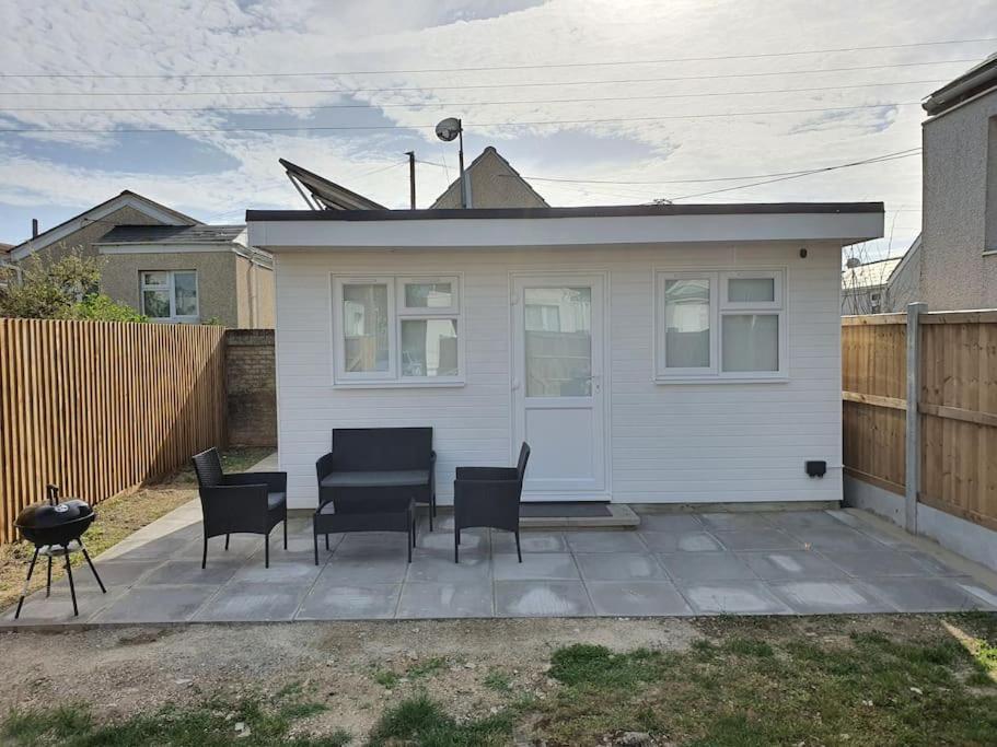The Tiny Sea Gem — 4-Star Luxury Hotel in Clacton-On-Sea, United Kingdom