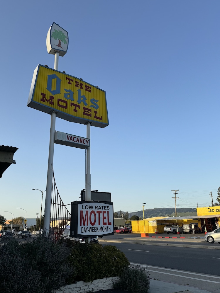 The Oaks Motel — hotel in Gilroy