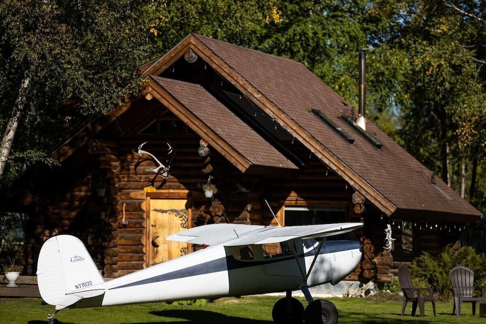The Airstrip - last minute hotel in Unknown City