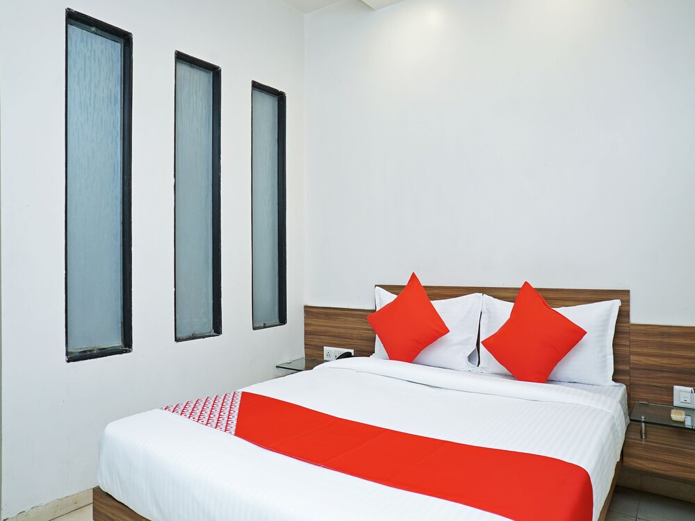 Oyo 26205 Hotel Sahara — Rajgurunagar