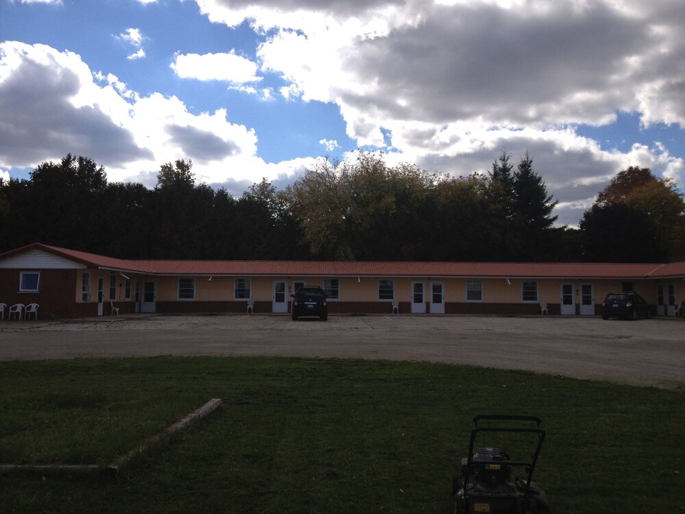 Penny's Motel - carbon neutral hotel in Owen Sound