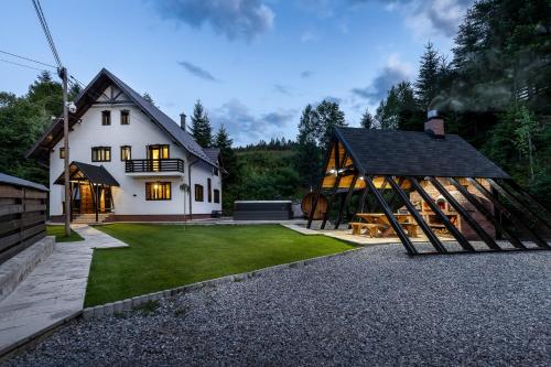 Villa Trésor Voronet — 4-Star Luxury Hotel in Gura Humorului, Romania
