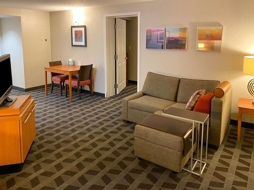 MainStay Suites Middleburg Heights Cleveland Airport - photo 19