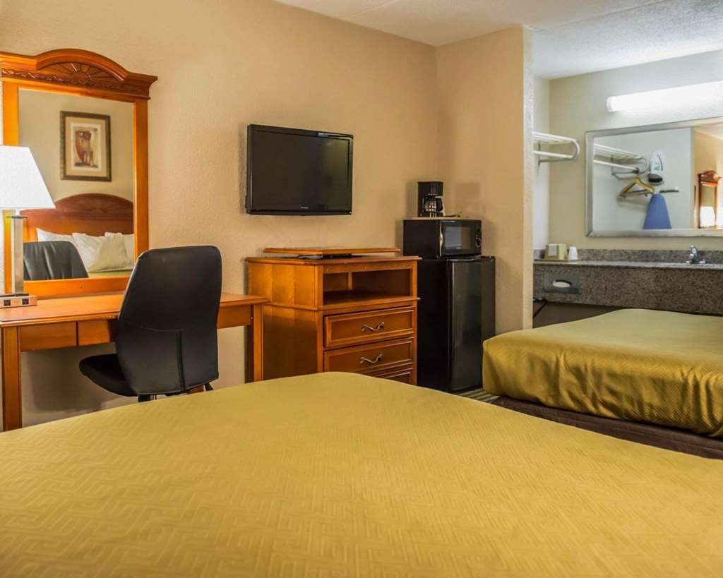 Econo Lodge Panama City St. Andrews - photo 16