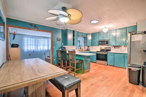 Spacious Home Walk to Beach and Entertainment — 4-Star Luxury Hotel in Myrtle Beach, United States
