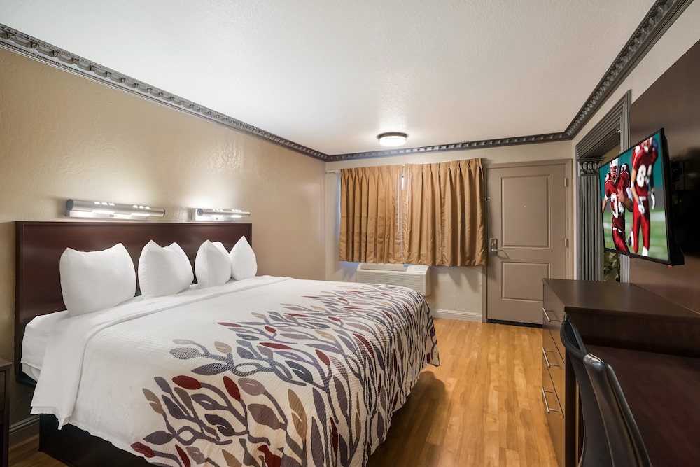 Red Roof Inn Stockton - photo 11