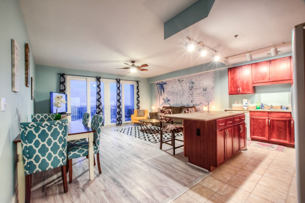 Laketown Wharf Resort by Aneliya's Rentals - photo 517