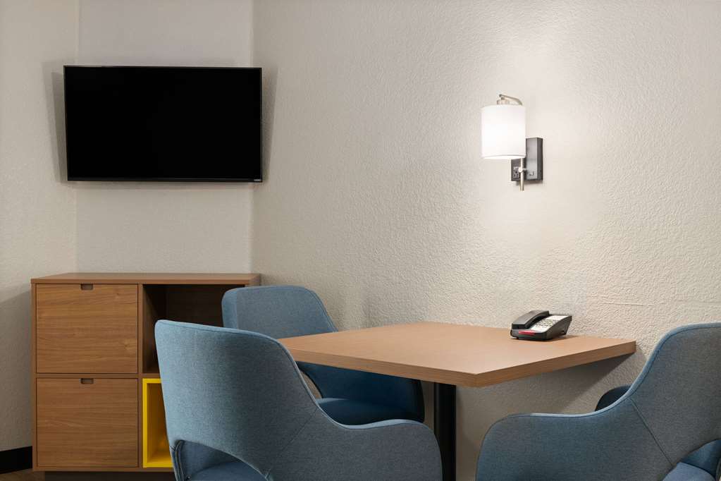 Days Inn & Suites by Wyndham Green Bay WI. - photo 36