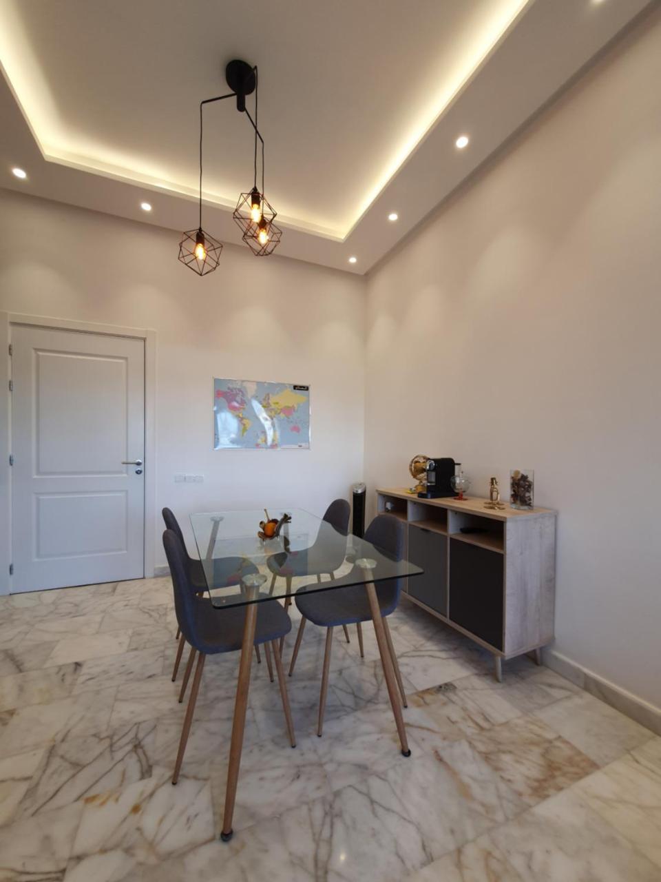 Airport Apartment Suite Casablanca Free Wifi Modern Confort Calme — 4-Star Luxury Hotel in Zawyat An Nwacer, Morocco