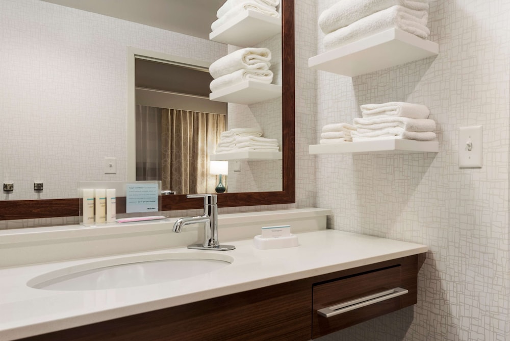 Hampton Inn Lincoln Airport - photo 16