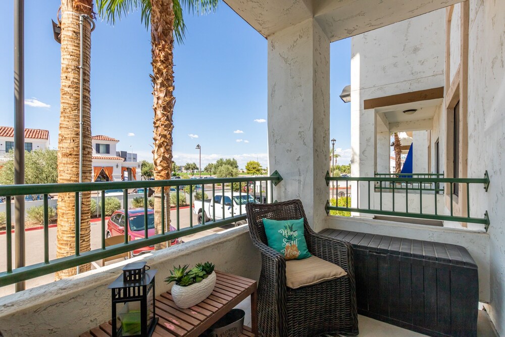 Luxury Condo in Ocotillo Dining Resort Pool Spa Gym and More Walk to Everything by RedAwning Chandler - photo 14