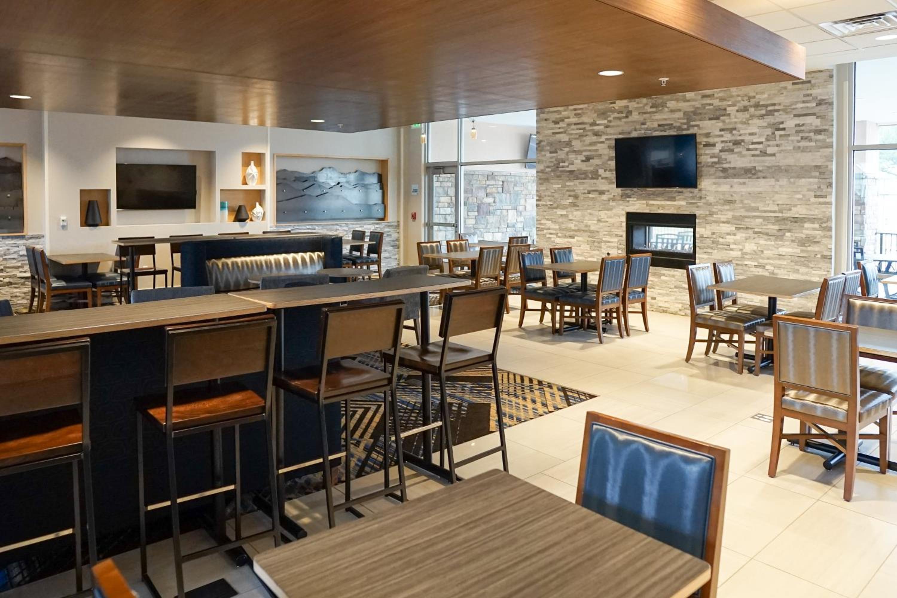 Holiday Inn Express & Suites Denver Aurora Medical Campus - photo 168