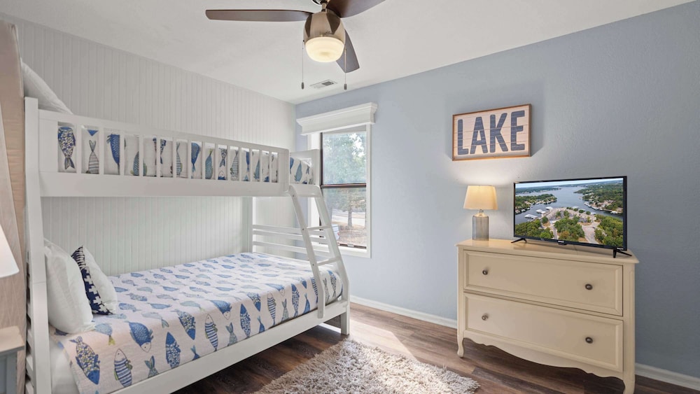 Indian Pointe Lake View Pets — 4-Star Luxury Hotel in Osage Beach, United States