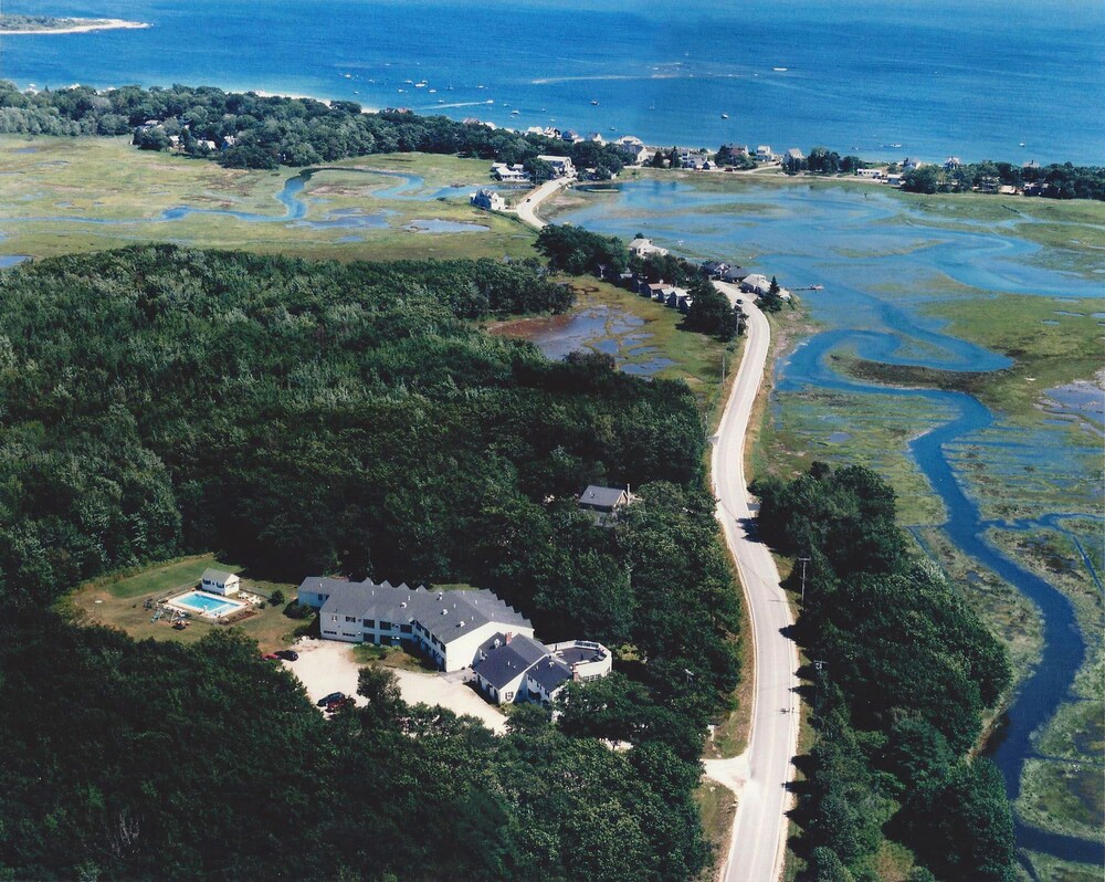 Ocean Woods Resort - carbon neutral hotel in Kennebunkport