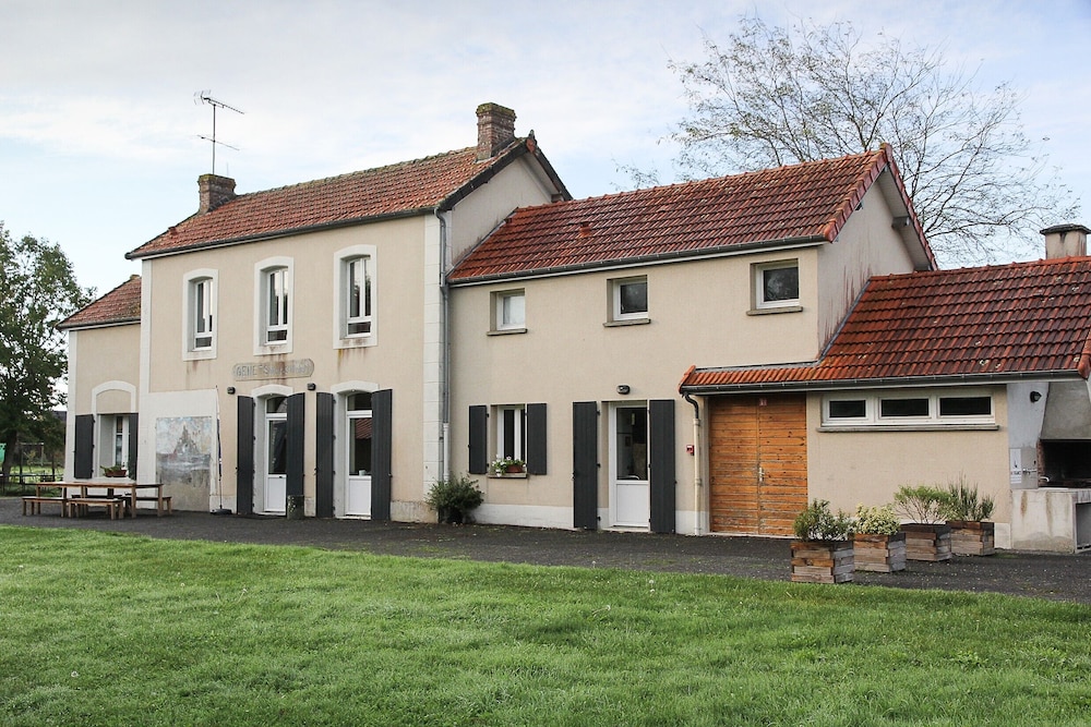 Auberge de Jeunesse HI Genets — hotel in Sartilly