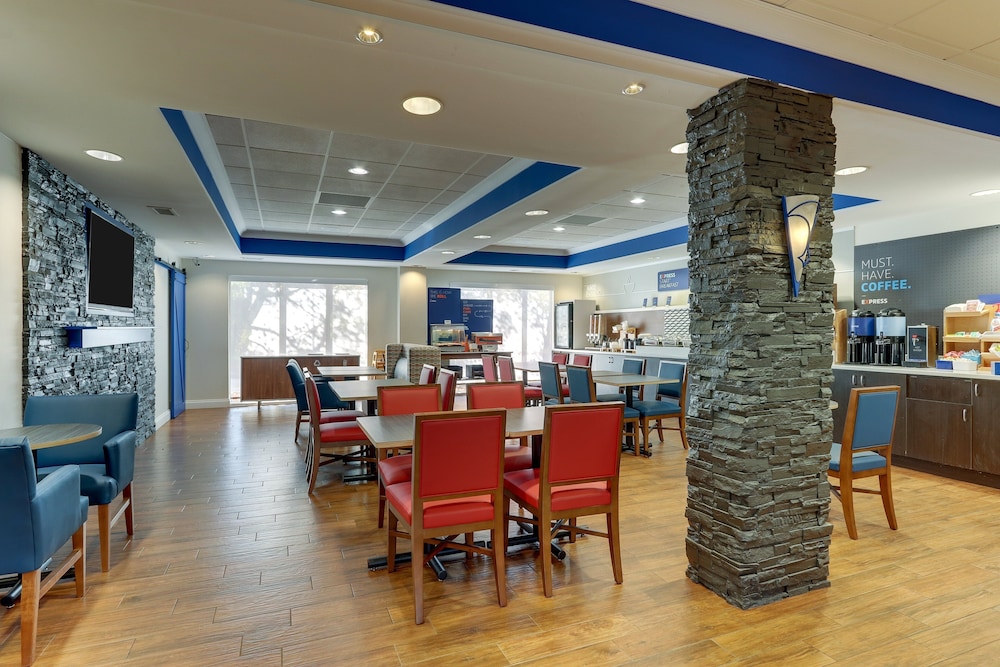 Holiday Inn Express Hotel & Suites Dayton Centerville by IHG - photo 22