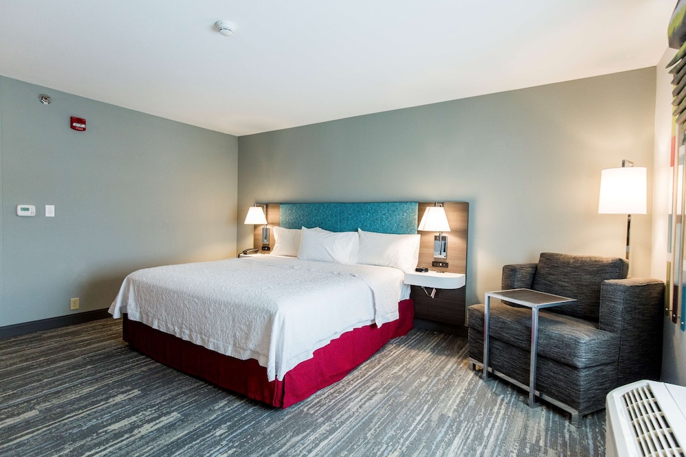 Hampton Inn Bismarck - photo 16