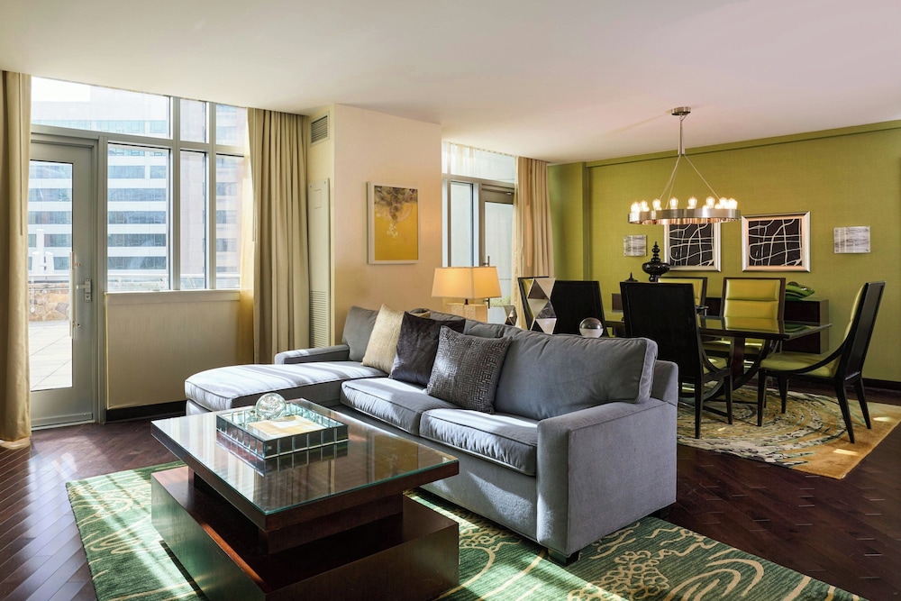 Renaissance Arlington Capital View Hotel - photo 12