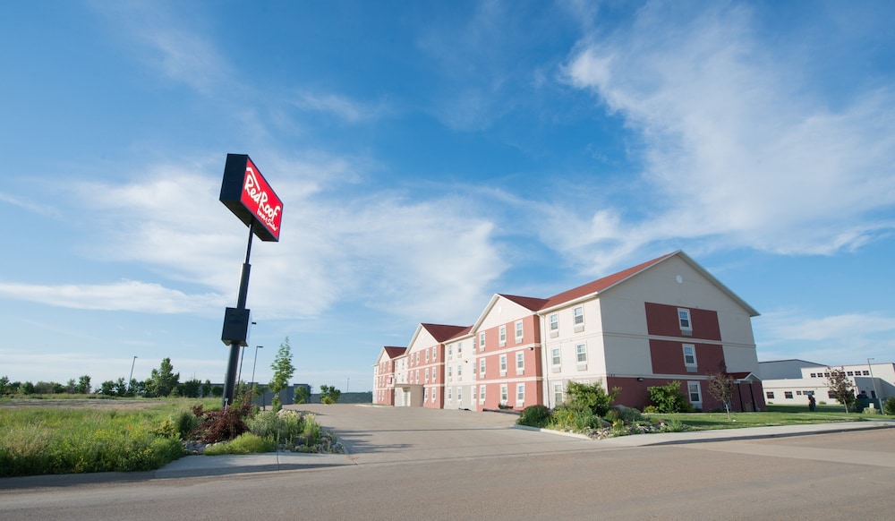 Red Roof Inn & Suites Dickinson - photo 31