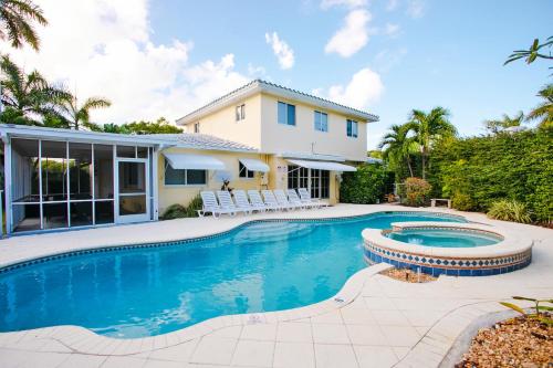 First Class 5BR Villa in Hollywood Lakes — 4-Star Luxury Hotel in Hollywood, United States