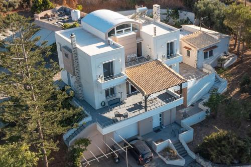Villa MANŪ a fair living — 4-Star Luxury Hotel in Hersonissos, Greece