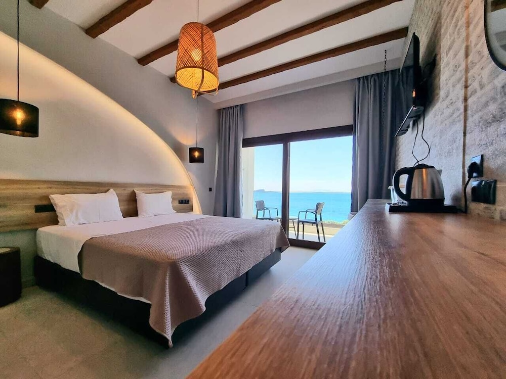 Enjoy Lichnos Bay Village Camping Hotel & Apartments in Parga, Greece