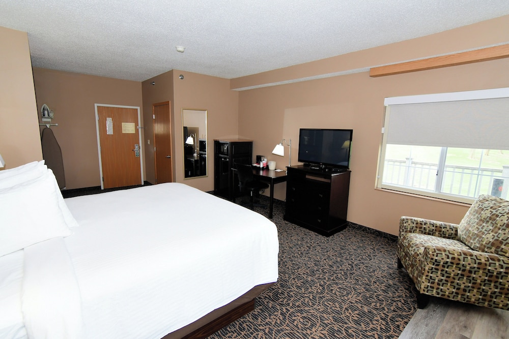 Cobblestone Inn & Suites Denison Majestic Hills - photo 48