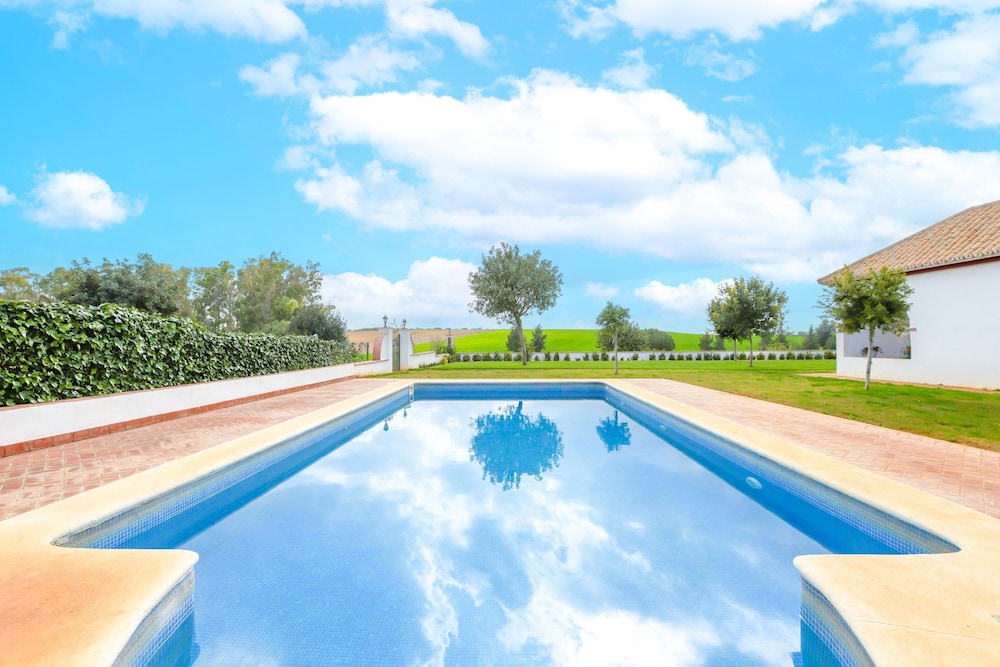 Montecristo 2 In Torrepalma 21144795 — Carmona