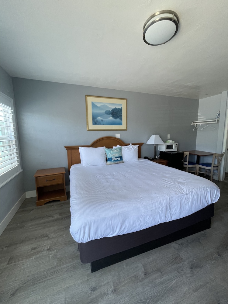The Palomar Inn - photo 8