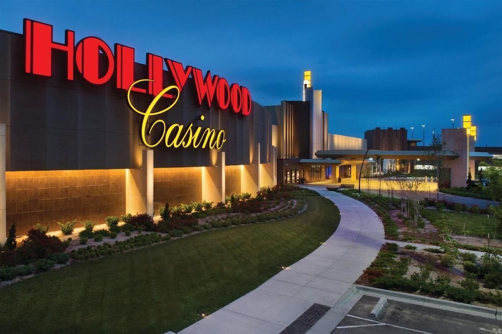 Comfort Suites Speedway Kansas City - photo 42
