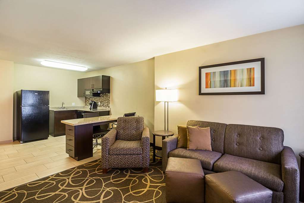 MainStay Suites Fargo I 94 Medical Center - photo 17