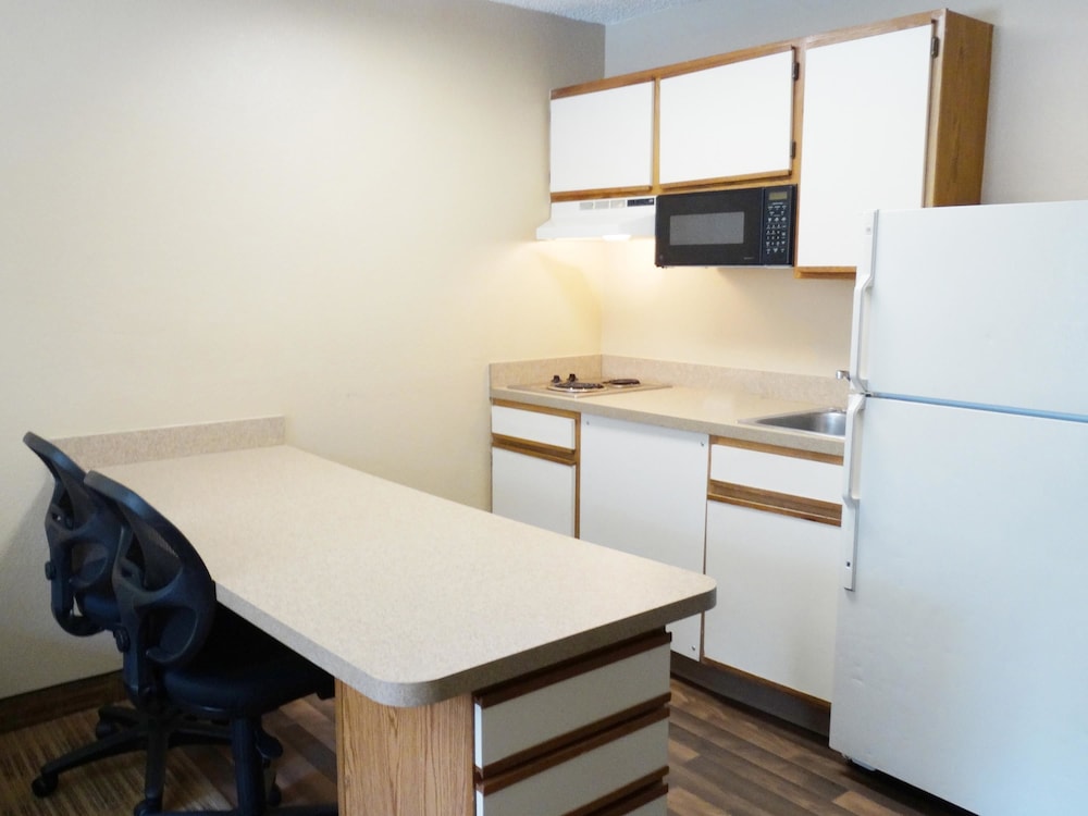 MainStay Suites Raleigh North - photo 34