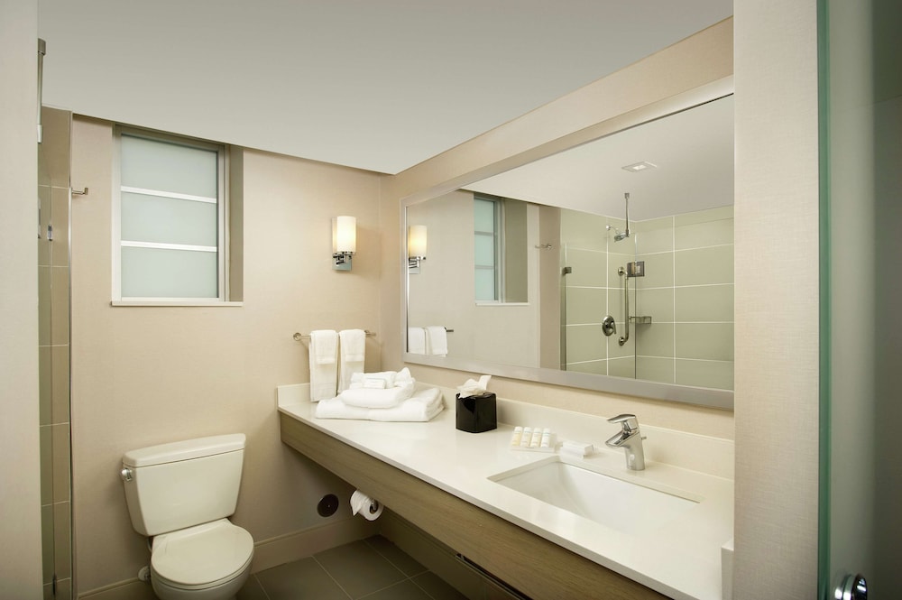 Hilton Garden Inn Miami South Beach - photo 18