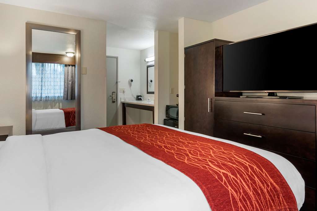Comfort Inn & Suites Tigard near Washington Square - photo 11