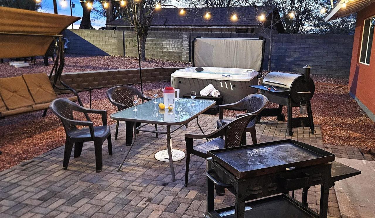 Hot Tub Boat Parking Sups Fire Pit Ping Pong Wd Coffee Bar — 4-Star Luxury Hotel in Page, United States