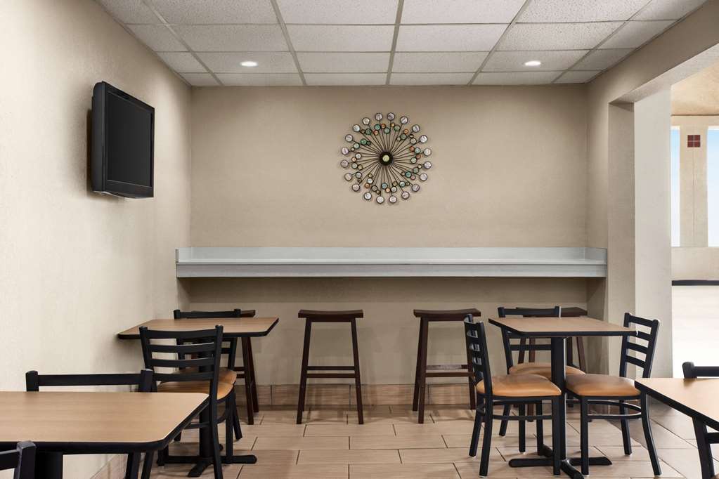 Super 8 by Wyndham Gainesville TX - photo 21