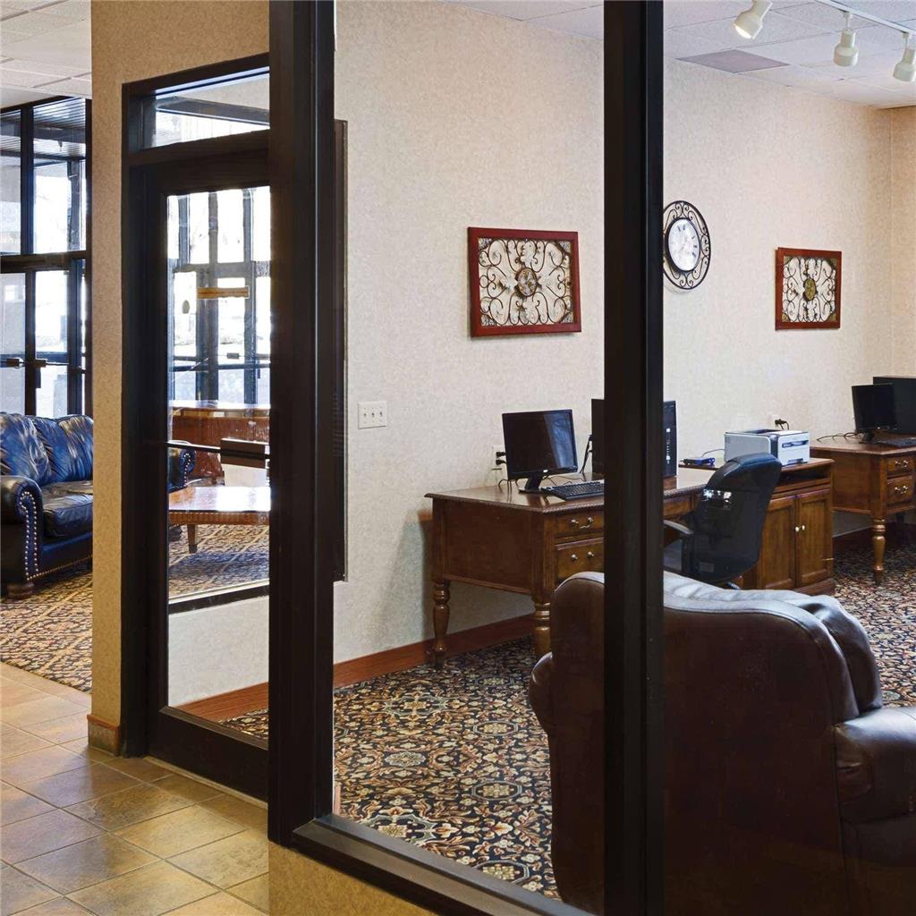 Radisson Hotel Bismarck - photo 9