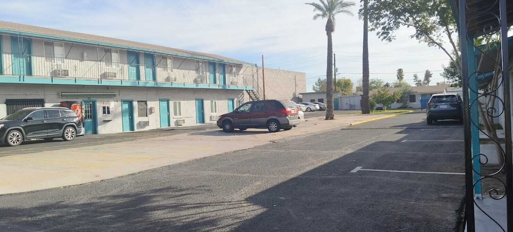 Motel 7 By Oyo Near Phoenix Airport - photo 33