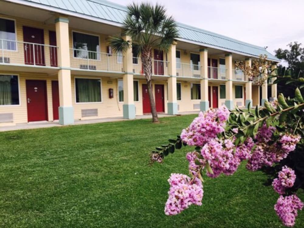 Garden Inn & Suites - photo 15
