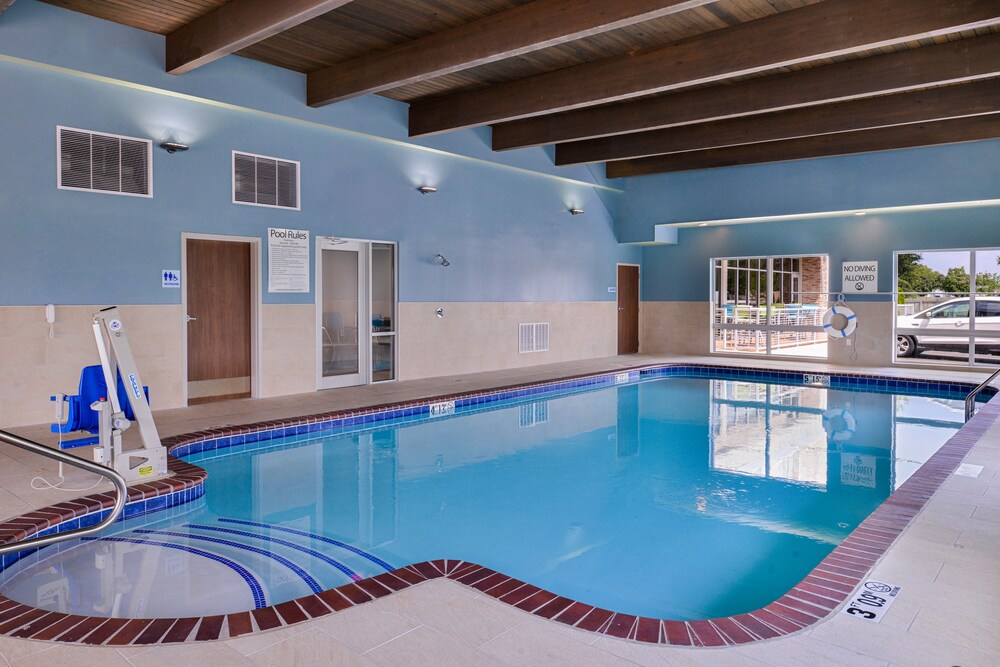 Holiday Inn Express & Suites Siloam Springs by IHG - photo 30