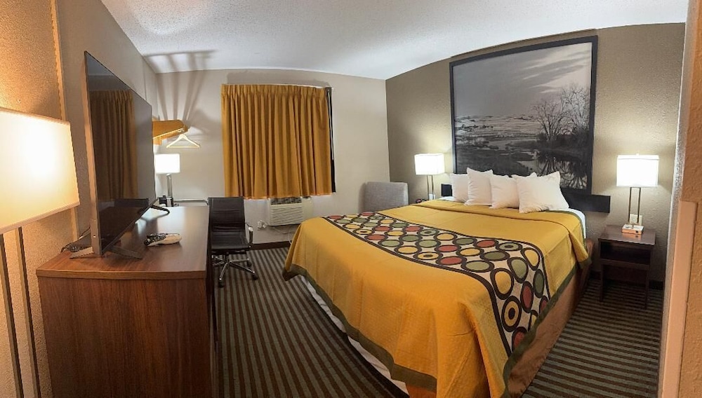 Super 8 By Wyndham Lexington — Lexington