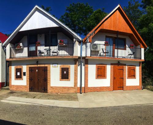 Berger Pince es Vendeghaz pet-friendly hotel Csaszartoltes