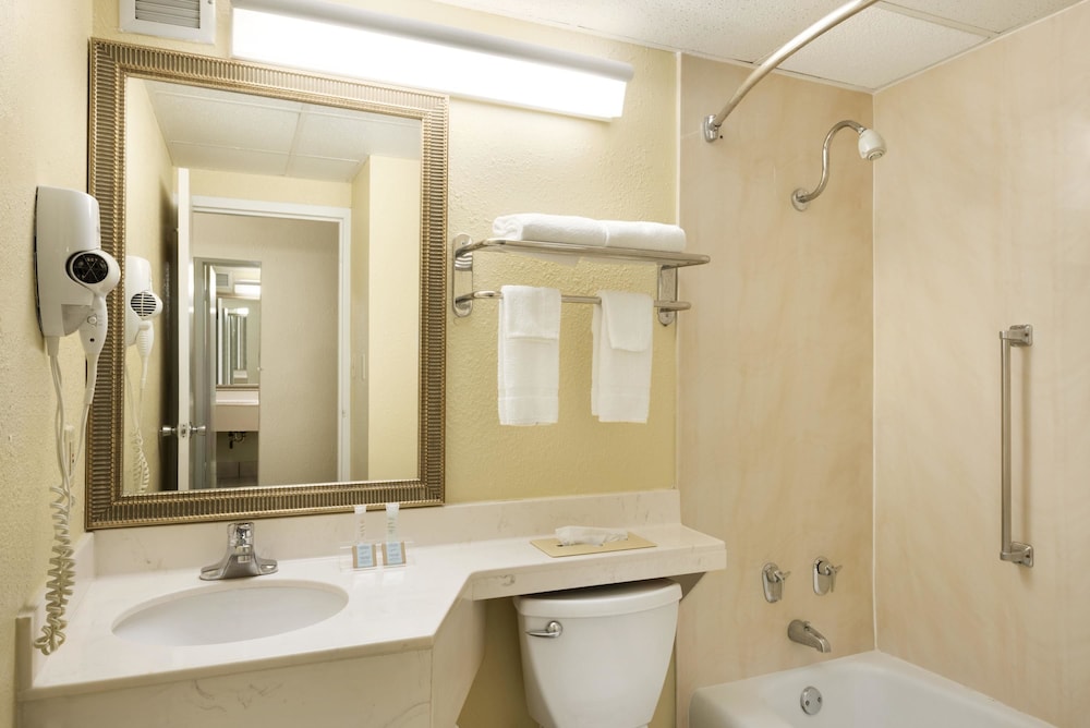 Travelodge by Wyndham Sturgis - photo 11