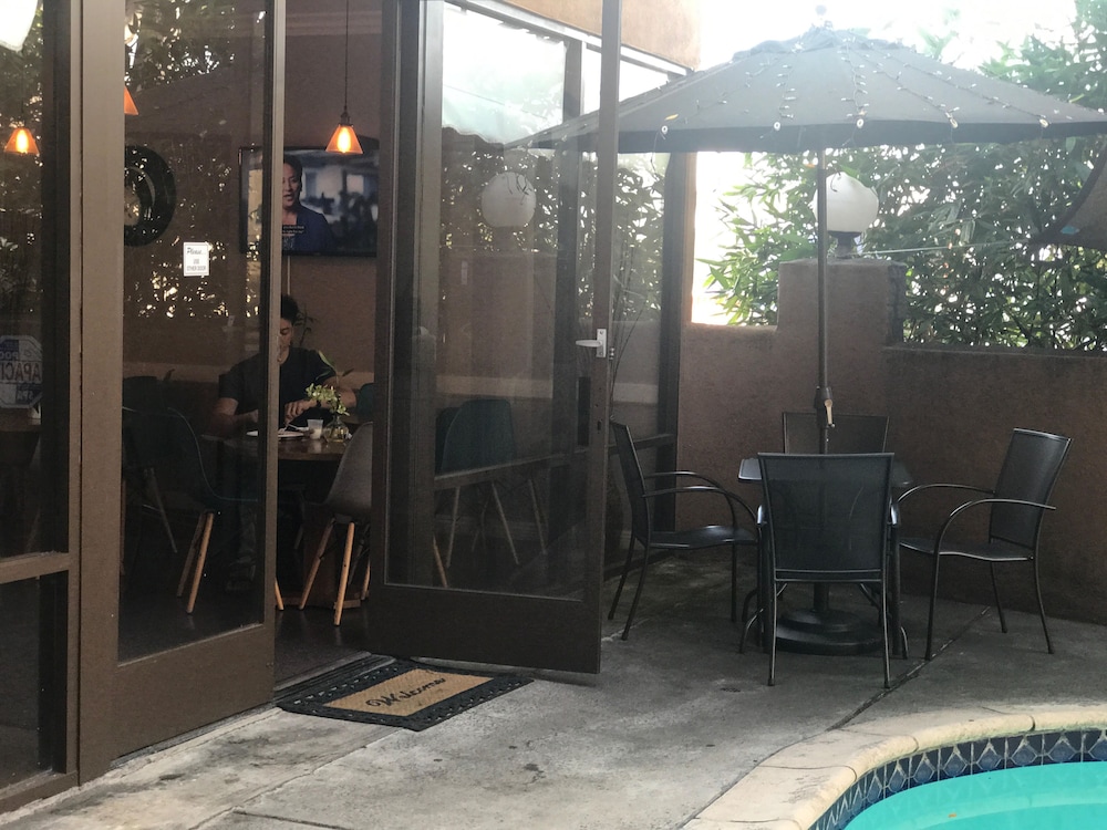 GreenTree Inn & Suites Alhambra - photo 77