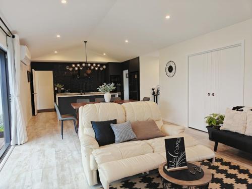Black Pearl 4 bedroom brand new designer house — 4-Star Luxury Hotel in Prebbleton, New Zealand