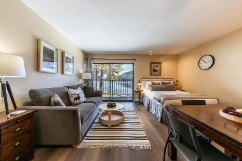 Charming Deluxe Studio w Lake View #246 at Donner Lake Village in Truckee, United States