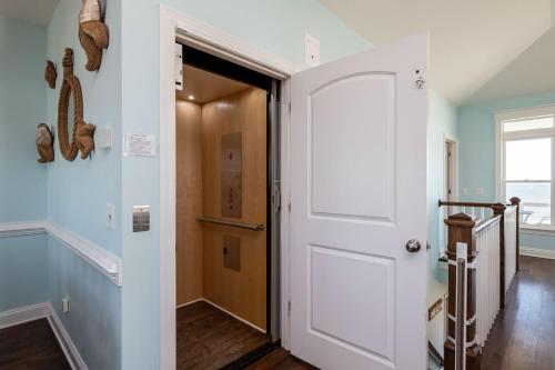 The Salty Dog by Oak Island Accommodations - photo 38