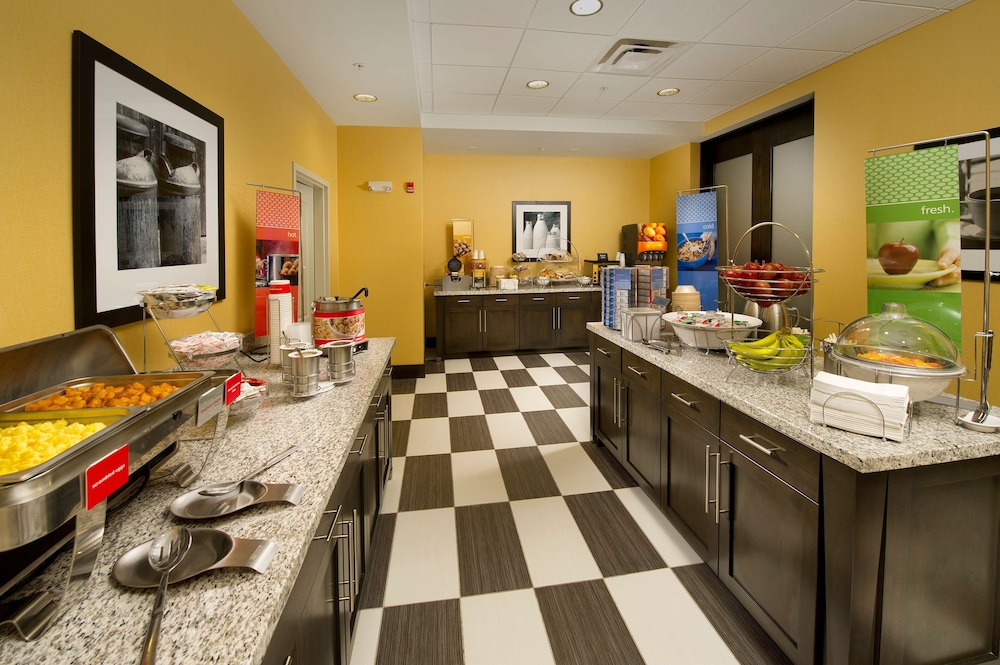 Hampton Inn & Suites Buffalo Airport - photo 15