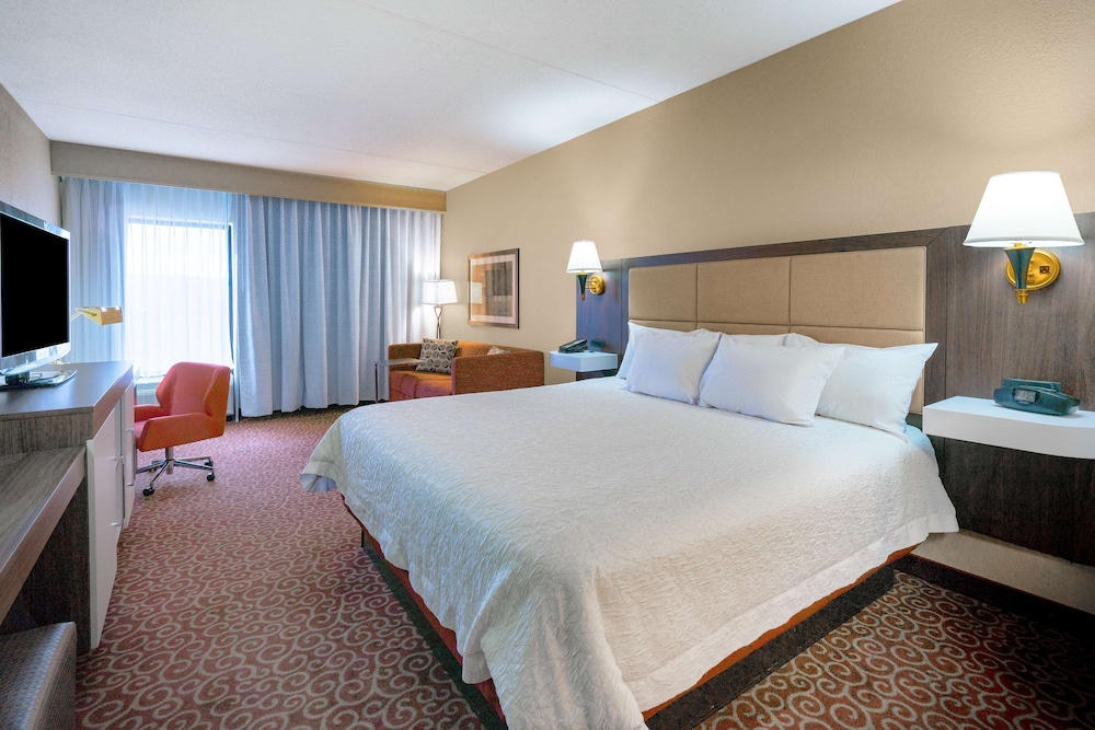 Hampton Inn Frostburg - photo 12