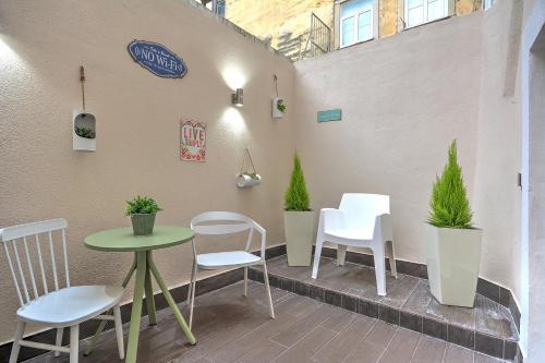 Traditional Apartment with a Terrace AC and Fast Internet — 4-Star Luxury Hotel in Lisbon, Portugal